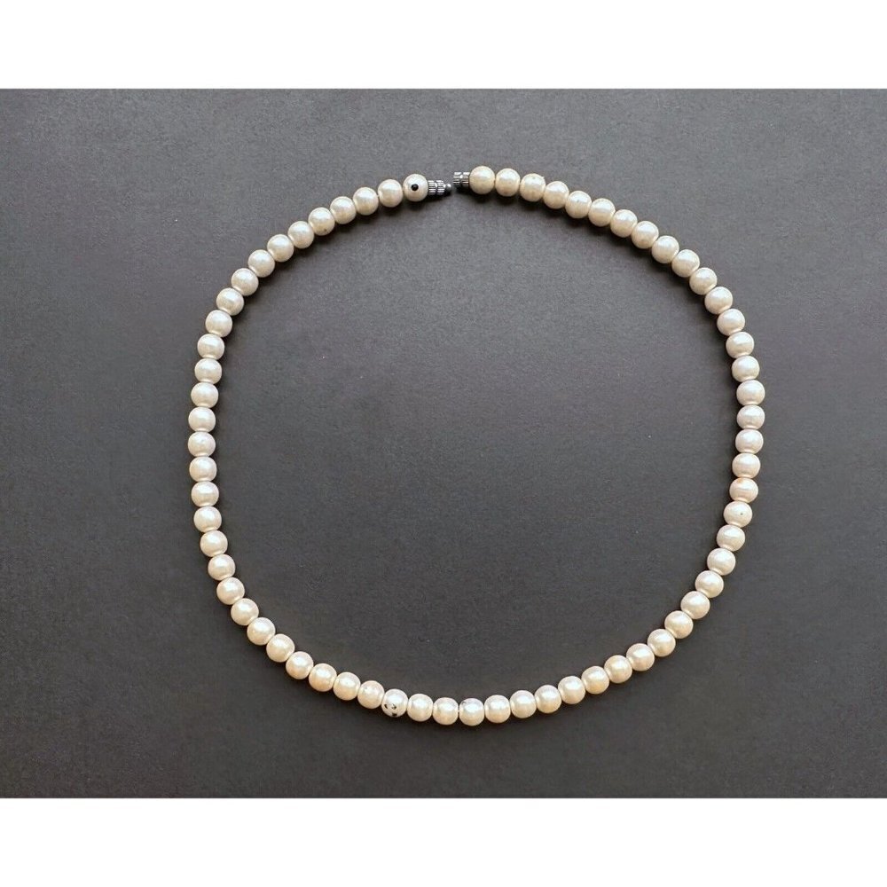 Shell bead, faux beige and white pearls, Olive shell pendant necklace set of 4 - Picture 6 of 10